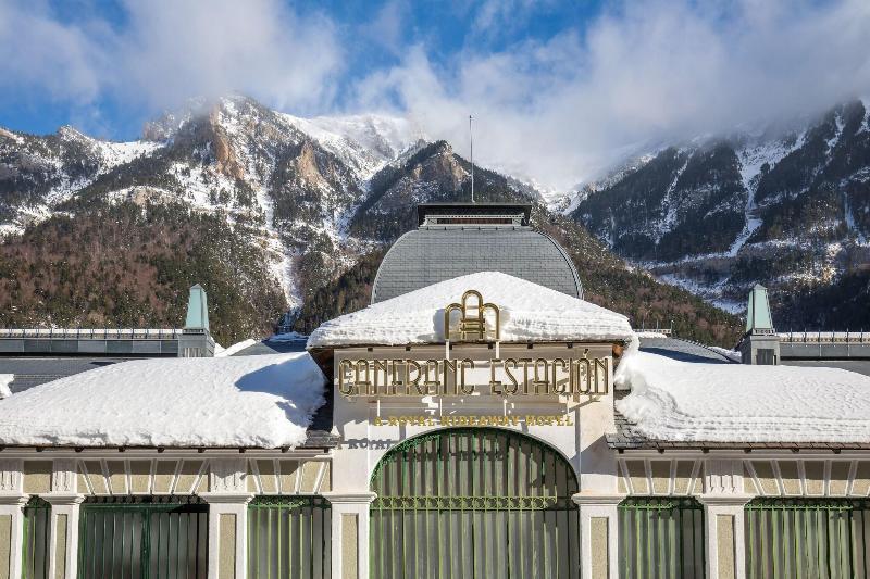 Canfranc Estacion Royal Hideaway Hotel Exterior photo